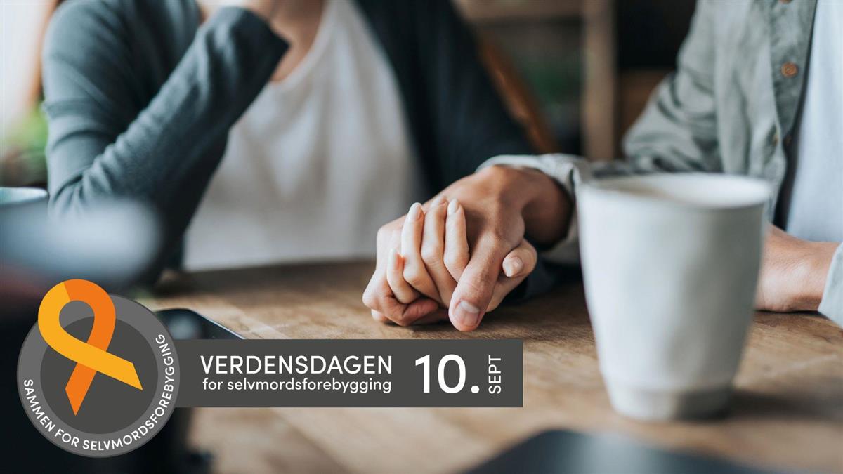 To menneske sit ved eit bord, dei held kvarandre i hendene - Klikk for stort bilete